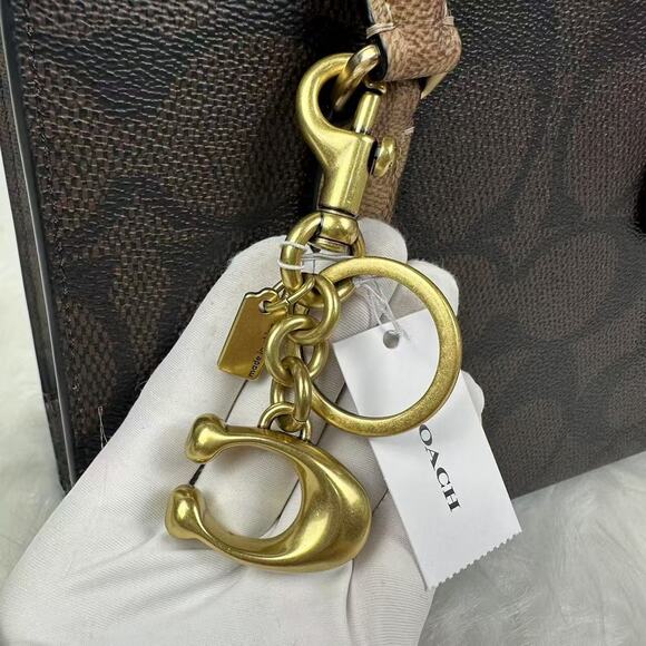 Coach Signature C Bag Charm Key Chain Key ring In Brass/Gold 1635 NWT - Picture 3 of 6